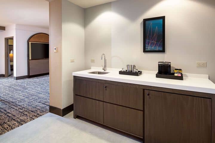 Room 14 of 77