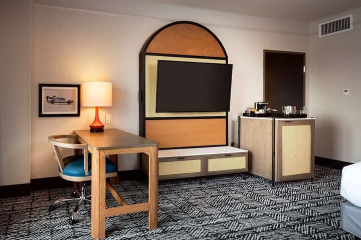 Room 17 of 77