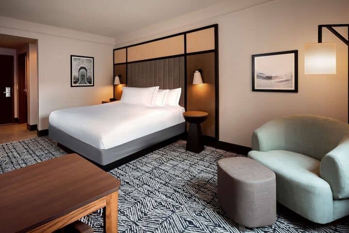 Room 21 of 77