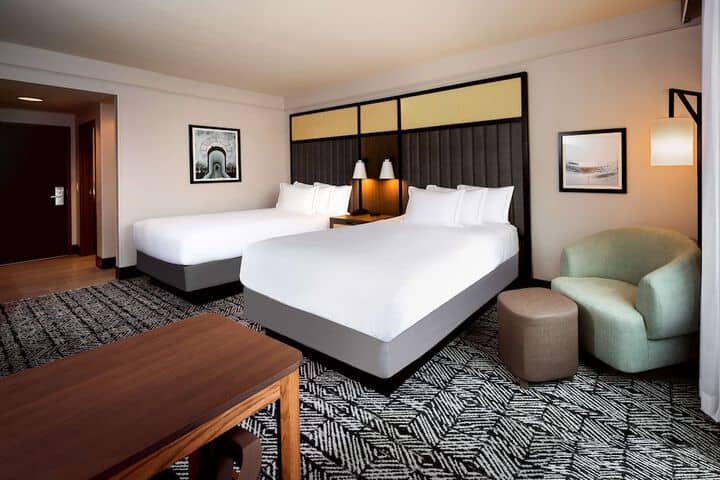 Room 13 of 77
