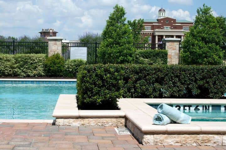 Pool 39 of 77